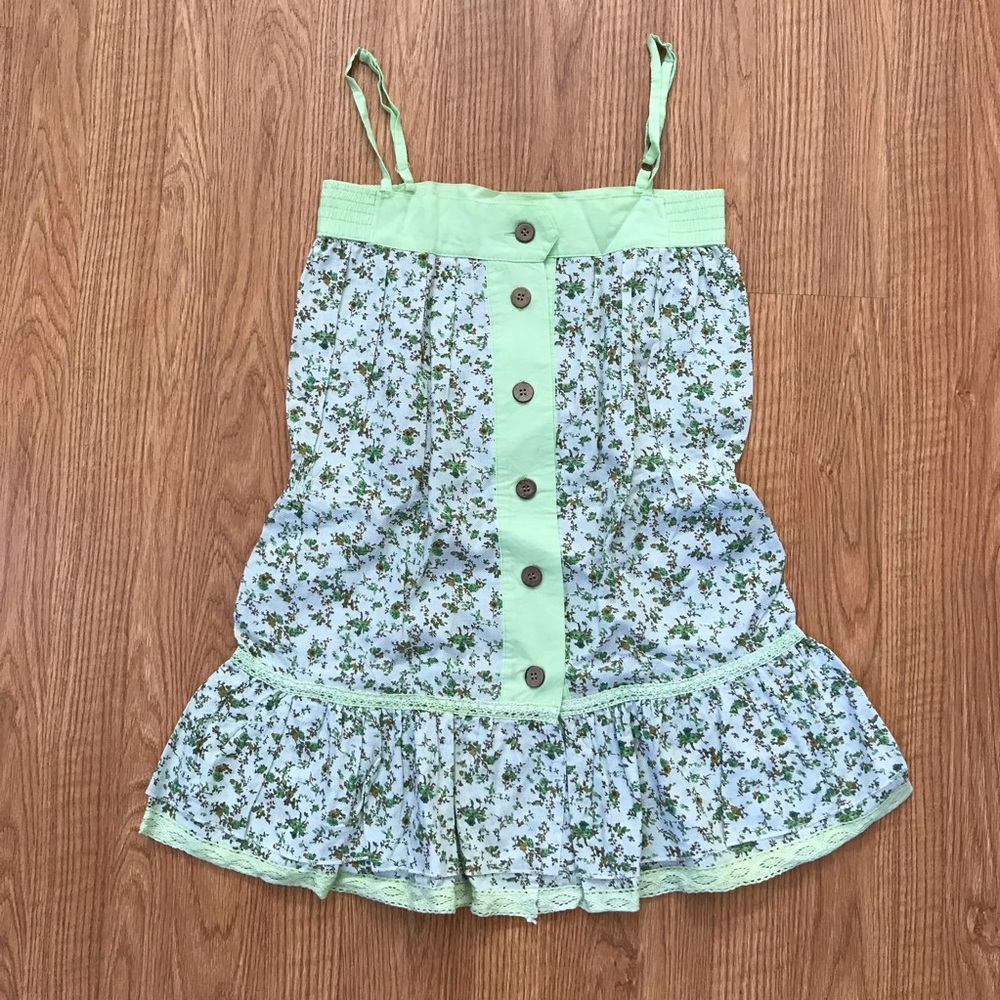 Green floral top with adjustable straps + buttons